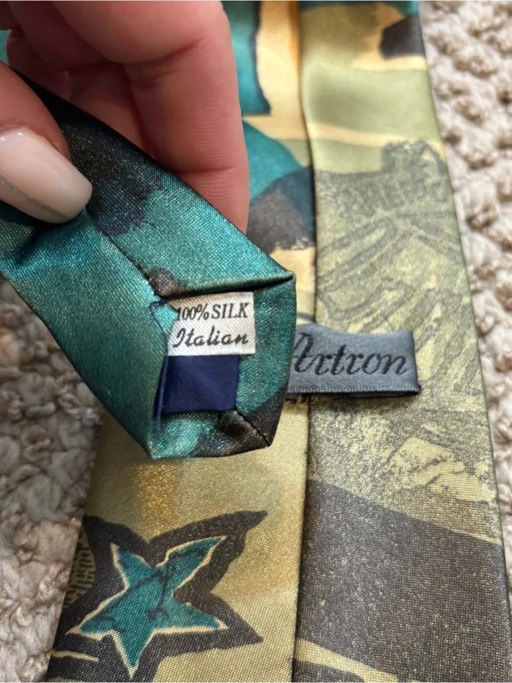 Vintage Axtron 100% Italian Silk Neck Tie‎